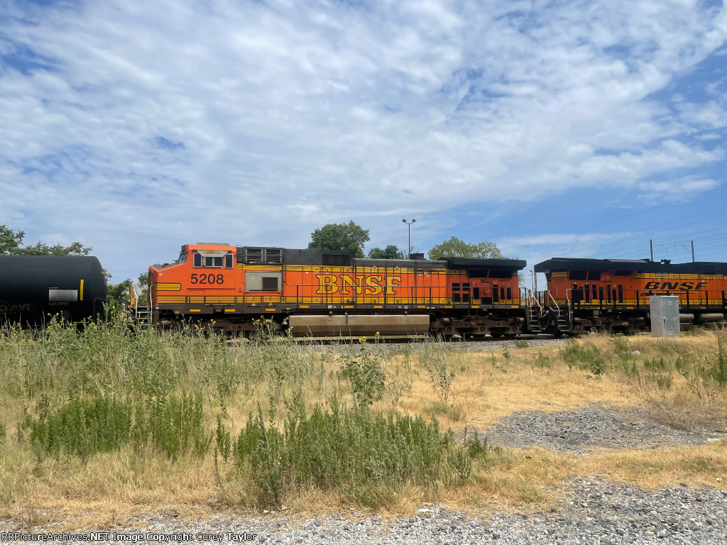 BNSF 5208